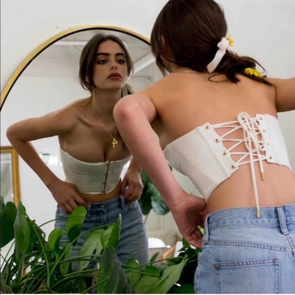 ISO: Are you am i little white corset